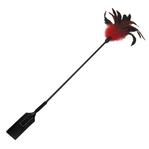 S&M Zweep Met Rode Pluimen
